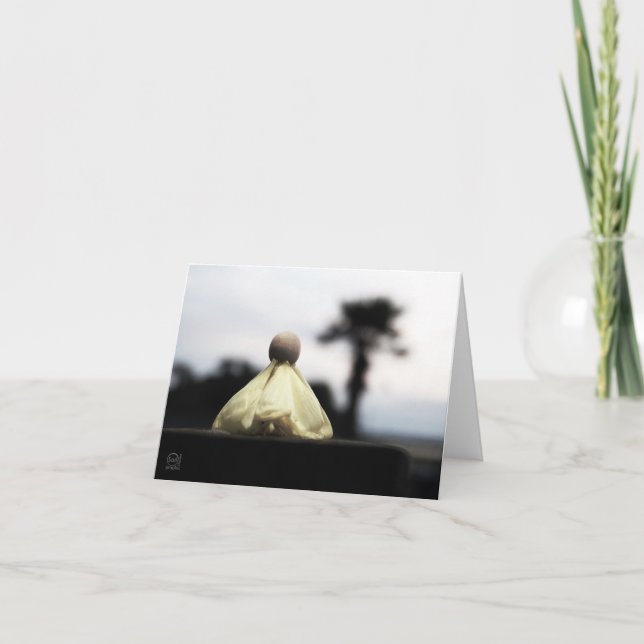 Trots Houten poppetje op catwalk in geel jurkje. Thank You Card (Front)