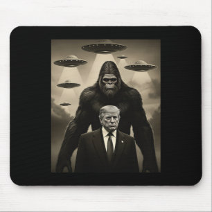 Trump Bigfoot Ufo Alien Encounter Invasion Uap Fun Mouse Pad