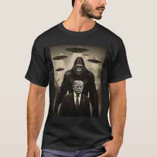 Trump Bigfoot Ufo Alien Encounter Invasion Uap Fun T-Shirt