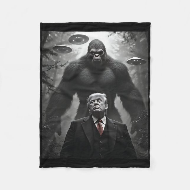 Trump Bigfoot Ufo Alien Encounter Visitation Consp Fleece Blanket (Front)