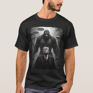 Trump Bigfoot Ufo Alien Encounter Visitation Consp T-Shirt