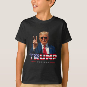 Trump Peace Sign Hand Usa Flag Trump 2024 T-Shirt