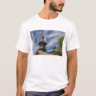Ttraditional wooden Russian Orthodox church T-Shirt