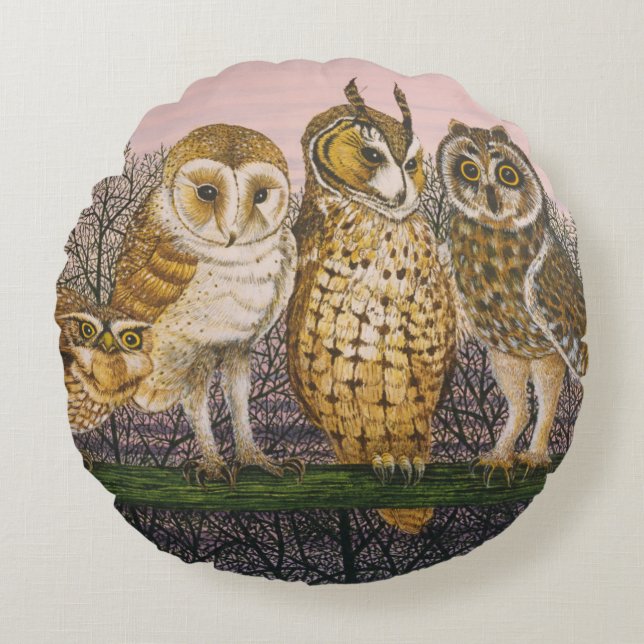 Tu-whit Tu-whooing Round Cushion (Front)