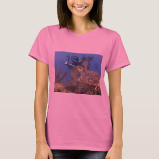 Turtle finds diver T-shirt