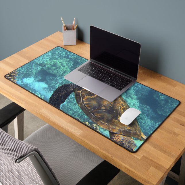 turtle in the sea desk mat (Office 2)