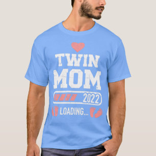 Twin mum 2022 loading for pregnancy announcement T-Shirt