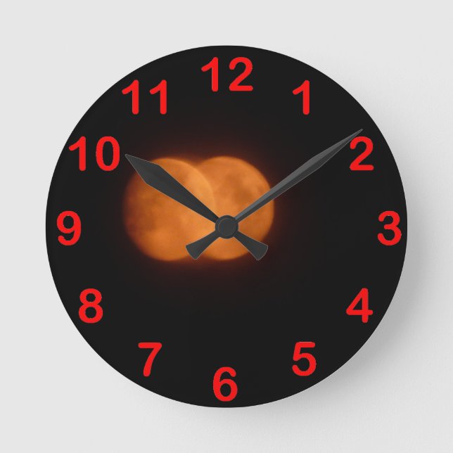 Two moons round clock (Front)