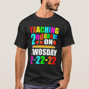 Twosday 02-22-2022 Funny Date Tuesday February 2Nd T-Shirt