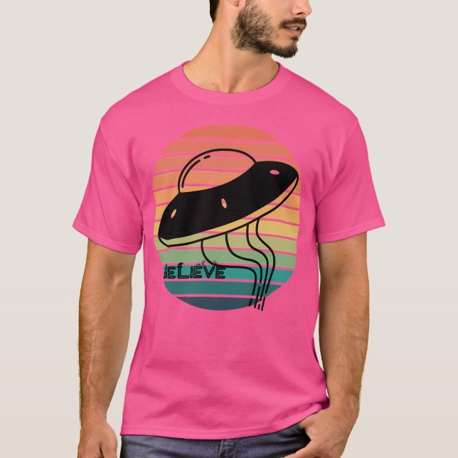 Ufo Vintage Art T-Shirt (Front)