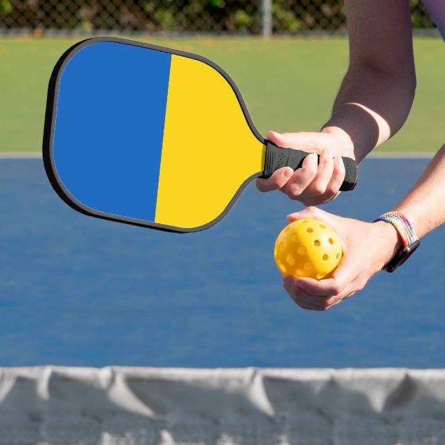 Ukraine flag pickleball paddle (Insitu)