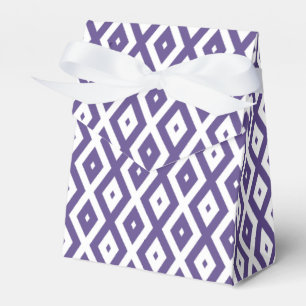 Ultra violet and white diamond pattern favour box