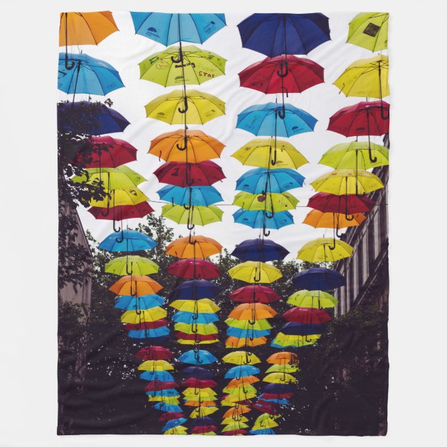 UMBRELLAS EVERYWHERE FLEECE BLANKET (Front)