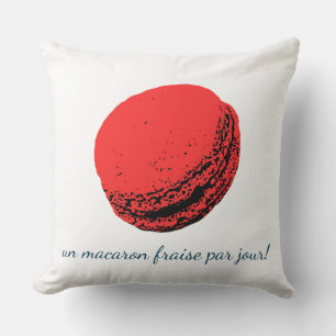 un macaron fraise par jour! cushion