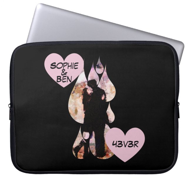 Under Umbrella: Romantic Couple Kissing in Rain Laptop Sleeve (Front)