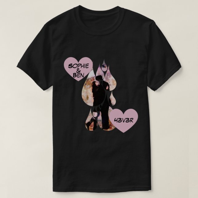 Under Umbrella: Romantic Couple Kissing in Rain T-Shirt (Design Front)