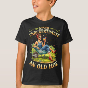 Underestimate an old gardener gardening vintage T-Shirt