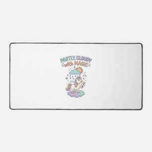 Unicorn Partly Cloudy with Magic Trendy T-Shirt De Desk Mat