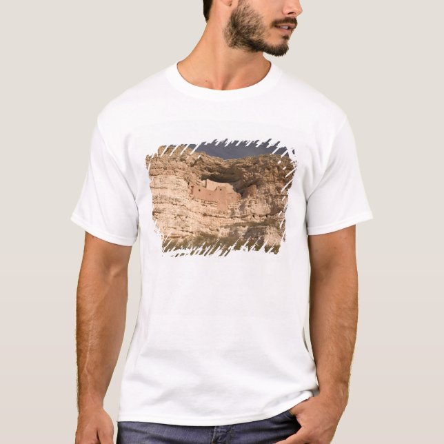 USA, Arizona, Camp Verde: Montezuma Castle T-Shirt (Front)