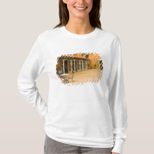 USA, California, Sonoma Valley, Patio at Viansa T-Shirt