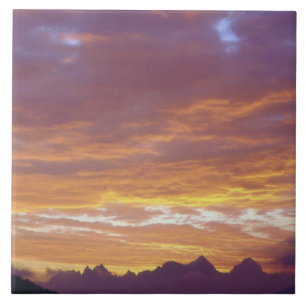 USA, California, Sunset over the Sierra Nevada Tile