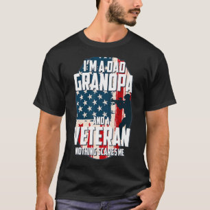 USA Flag  I Am A Dad Grandpa And A Veteran Men T-Shirt