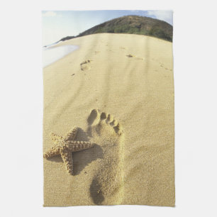 USA, Hawaii, Maui, Makena Beach, Footprint and Tea Towel