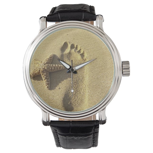 USA, Hawaii, Maui, Makena Beach, Footprint and Watch (Front)