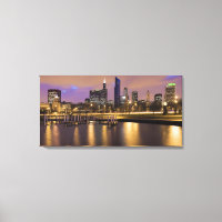 USA, Illinois, Chicago, City skyline and marina