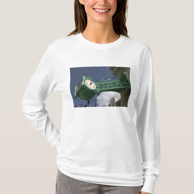 USA, Illinois, Chicago: The Loop: North State T-Shirt (Front)