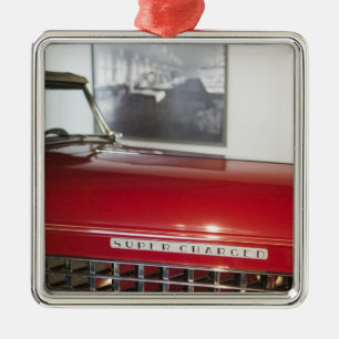 USA, Indiana, Auburn: Auburn, Cord, Duesenberg 7 Metal Tree Decoration