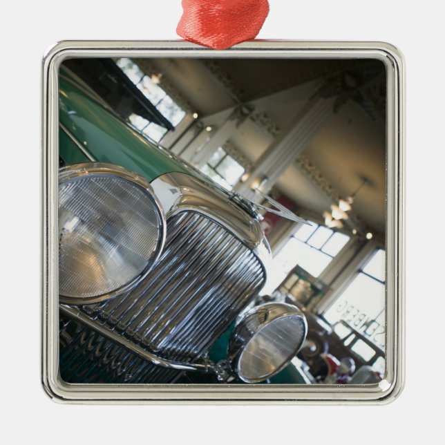 USA, Indiana, Auburn: Auburn, Cord, Duesenberg Metal Tree Decoration (Front)