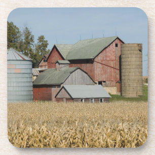 USA, IOWA, Froelich: Old farm Coaster