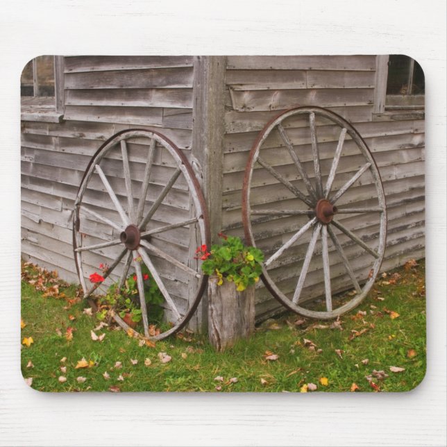 USA, Main. Wagon Wheels Mouse Pad (Front)