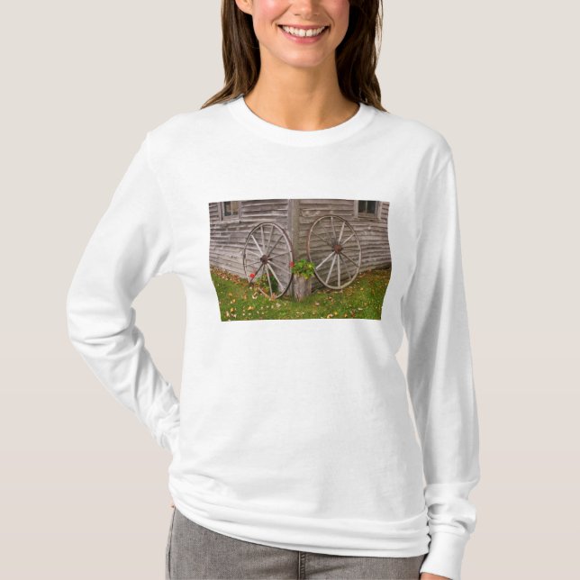 USA, Main. Wagon Wheels T-Shirt (Front)