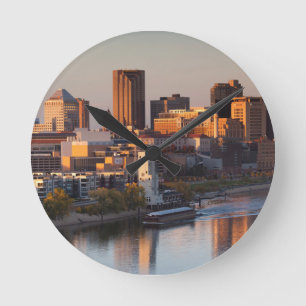 USA, Minnesota, Minneapolis, St. Paul 3 Round Clock