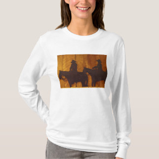 USA, Montana, Boulder River Cowboys on horses T-Shirt