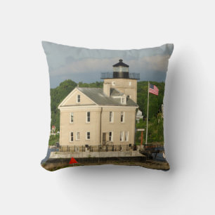 USA, New York, Kingston, Hudson River. Rondout Cushion