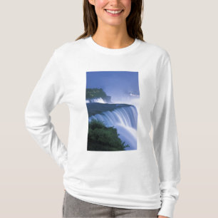 USA, New York, Niagara Falls. American Falls in T-Shirt