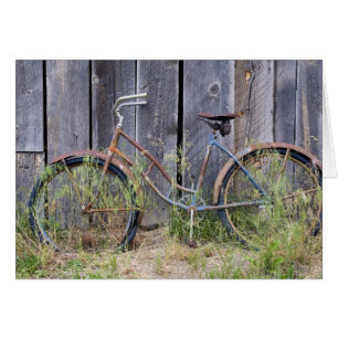 USA, Oregon, Bend. A dilapidated old bike