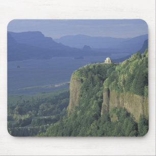 USA, Oregon, Columbia River Gorge NSA. View of Mouse Pad