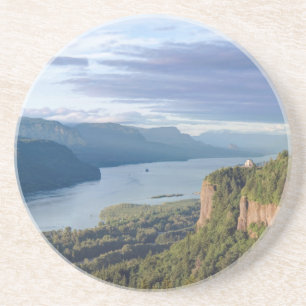 USA, Oregon, Columbia River Gorge, Vista House Coaster