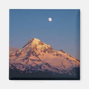 USA, Oregon, Mt Hood. Sunset creates alpenglow Magnet