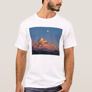 USA, Oregon, Mt Hood. Sunset creates alpenglow T-Shirt