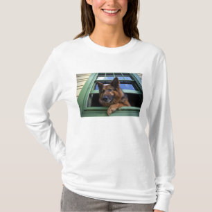 USA, Oregon, Portland. Griff the long-hair T-Shirt