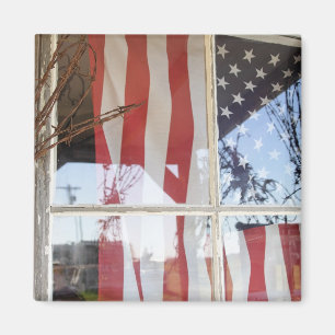 USA, Oregon, Shaniko. Flag in window next to Magnet