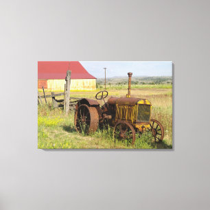 USA, Oregon, Shaniko. Rusty vintage tractor in Canvas Print