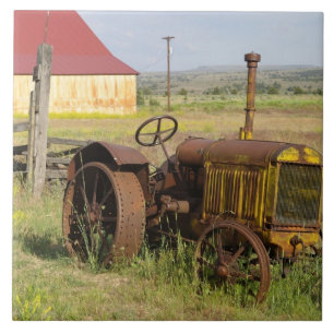 USA, Oregon, Shaniko. Rusty vintage tractor in Tile