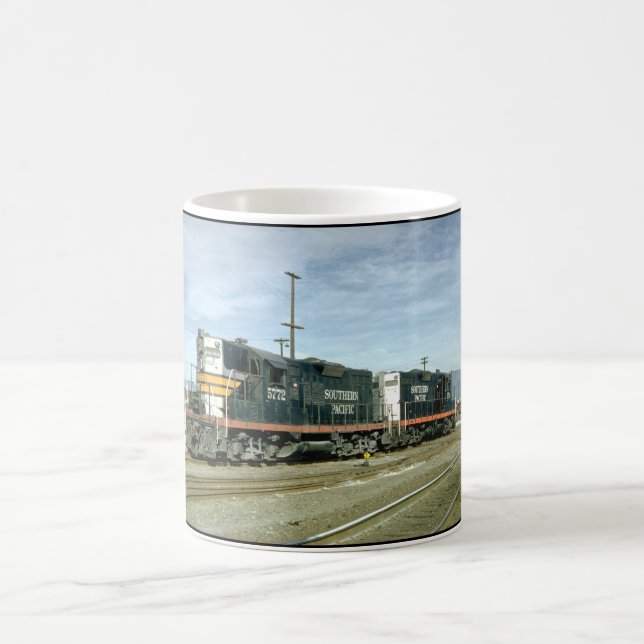 USA, Southern Pacific EMD_Trains of the World Coffee Mug (Center)