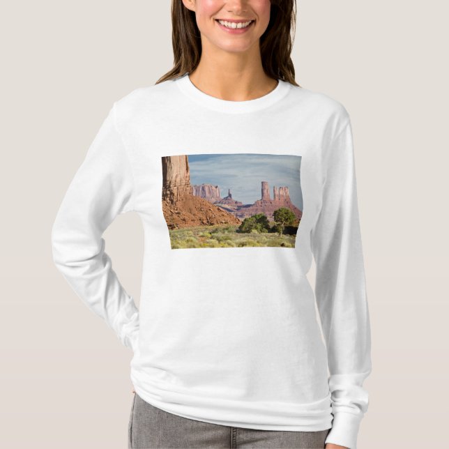 USA, Utah, Monument Valley Navajo Tribal Park. T-Shirt (Front)